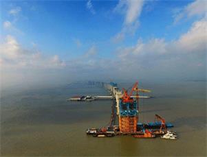 沪通长江大桥天生港专用航道桥进入双悬臂架设阶段