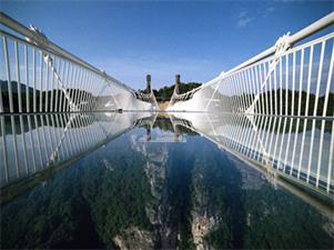 中铁大桥院设计的张家界大峡谷玻璃桥对外试运营